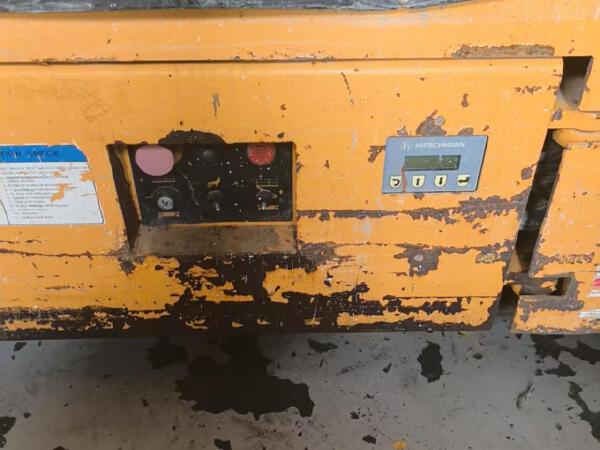 徐工GTJZ1212剪叉式高空作業(yè)平臺