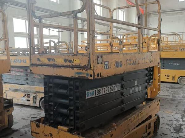 徐工GTJZ1212剪叉式高空作業(yè)平臺