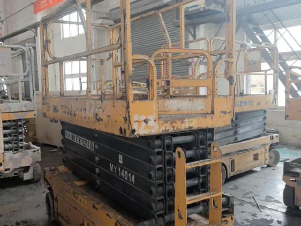 徐工GTJZ1212剪叉式高空作業(yè)平臺