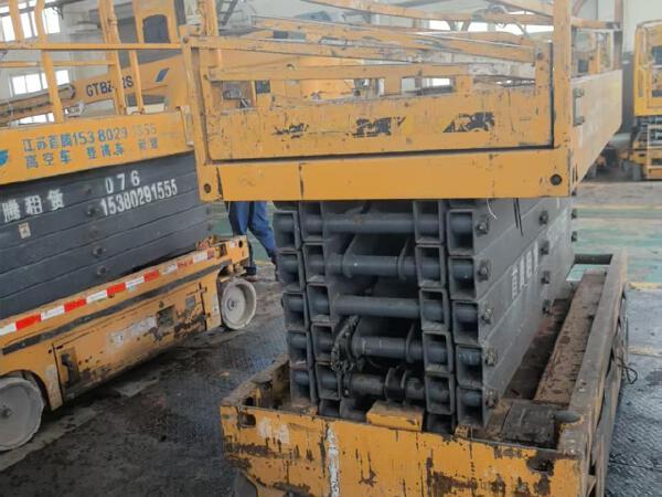 徐工GTJZ1212剪叉式高空作業(yè)平臺(tái)