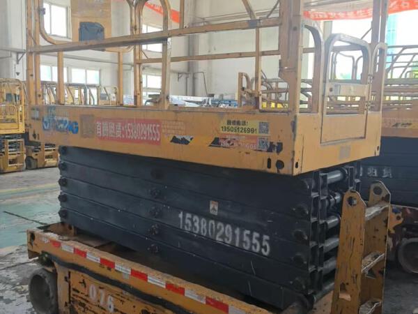 徐工GTJZ1212剪叉式高空作業(yè)平臺