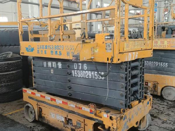 徐工GTJZ1212剪叉式高空作業(yè)平臺