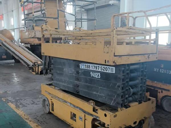 徐工GTJZ1212剪叉式高空作業(yè)平臺(tái)