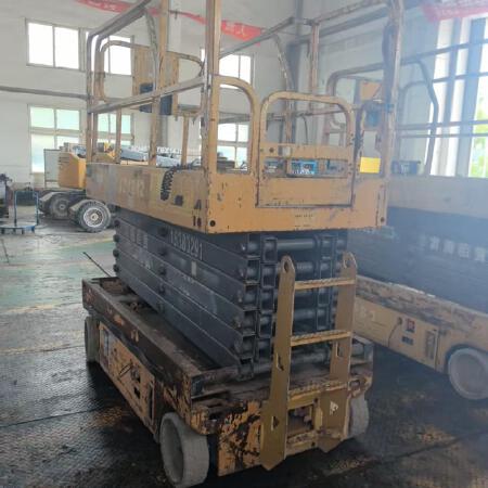 徐工GTJZ1212剪叉式高空作业平台