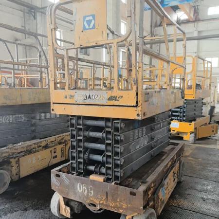 徐工GTJZ1212剪叉式高空作业平台