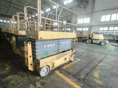 徐工GTJZ1212剪叉式高空作業(yè)平臺