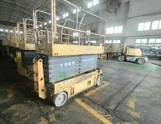 徐工GTJZ1212剪叉式高空作业平台