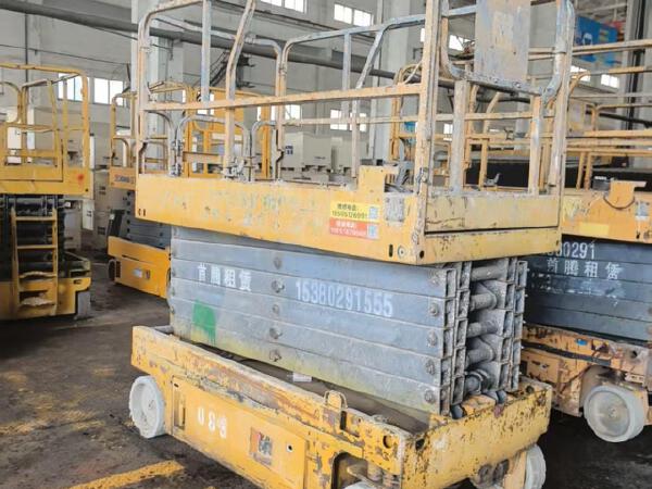 徐工GTJZ1212剪叉式高空作業(yè)平臺