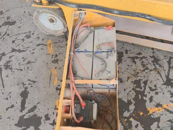徐工GTJZ1212剪叉式高空作業平臺