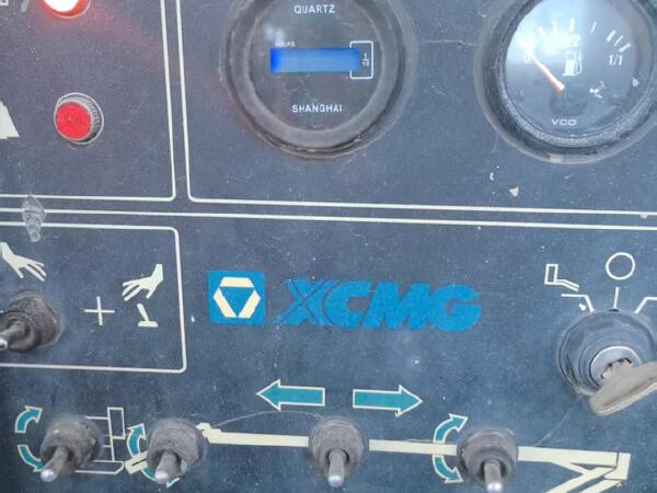 徐工GTBZ14J曲臂式高空作業(yè)平臺(tái)