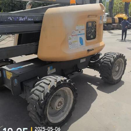 徐工GTBZ14J曲臂式高空作业平台