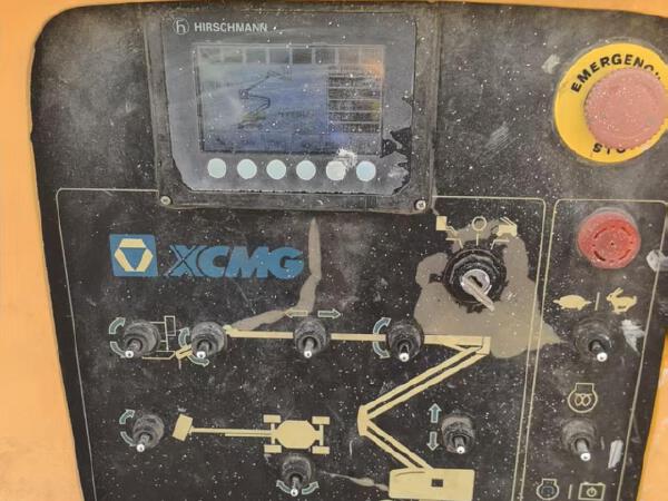 徐工GTBZ14J曲臂式高空作業(yè)平臺(tái)