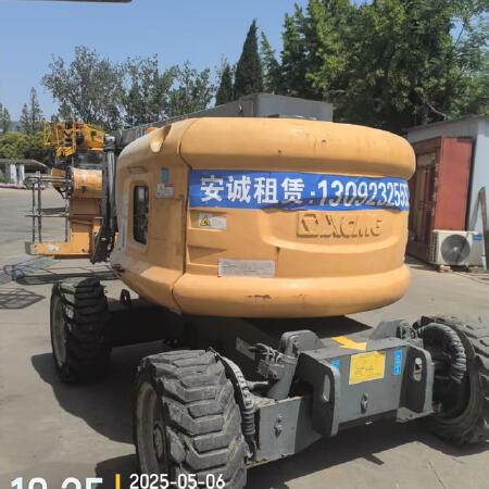 徐工GTBZ14J曲臂式高空作业平台