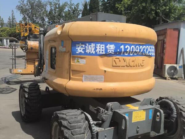 徐工GTBZ14J曲臂式高空作業(yè)平臺(tái)