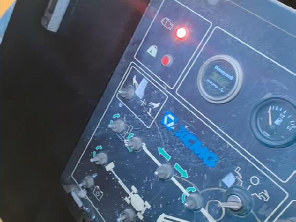 徐工GTBZ14J曲臂式高空作業(yè)平臺(tái)