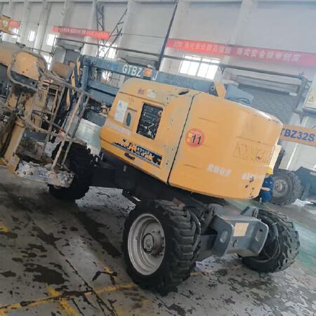 徐工GTBZ14J曲臂式高空作业平台