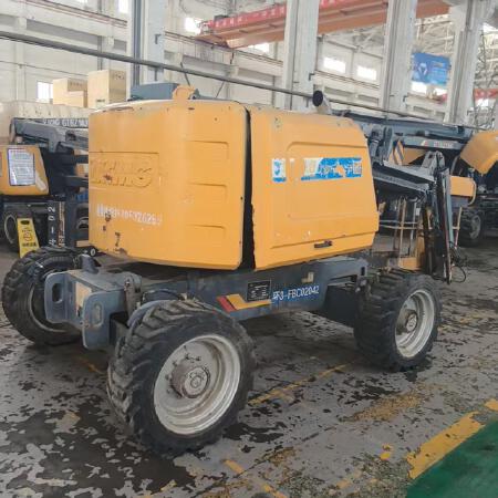 徐工GTBZ14J曲臂式高空作业平台