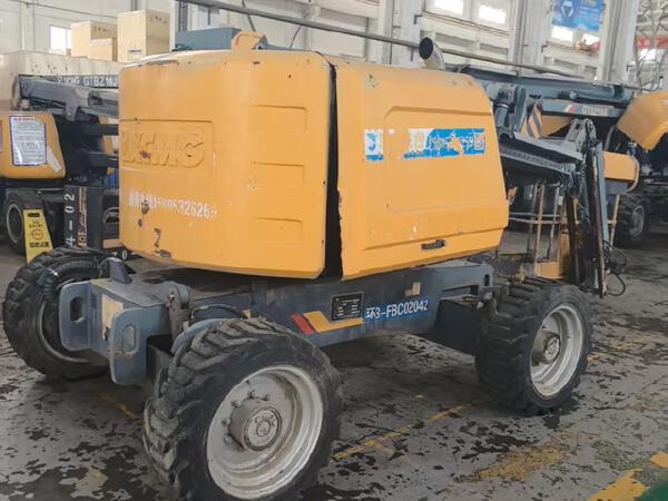 徐工GTBZ14J曲臂式高空作業(yè)平臺(tái)