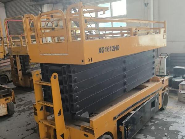 徐工GTJZ1412剪叉式高空作業(yè)平臺(tái)