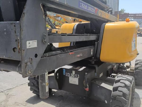 徐工GTBZ18A1曲臂式高空作業(yè)平臺