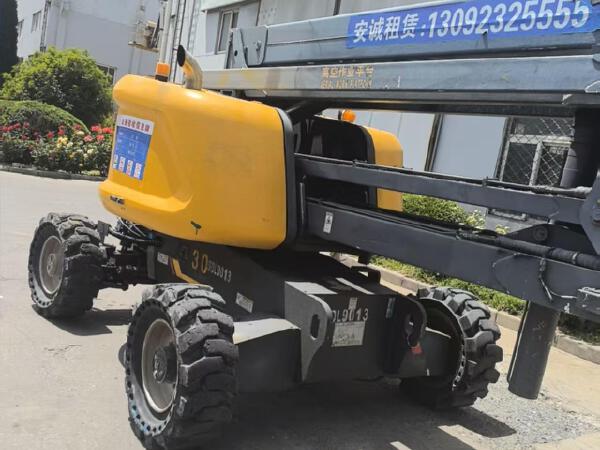 徐工GTBZ18A1曲臂式高空作業(yè)平臺