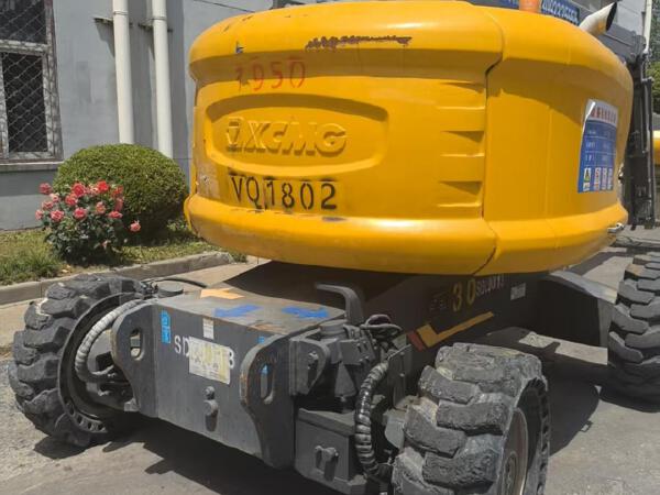 徐工GTBZ18A1曲臂式高空作業(yè)平臺