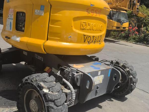 徐工GTBZ18A1曲臂式高空作業(yè)平臺