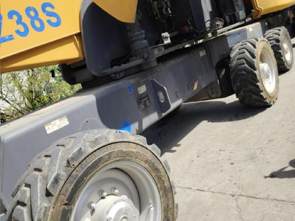 徐工GTBZ38S直臂式高空作業(yè)車