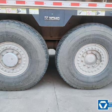 徐工XCT130汽车起重机