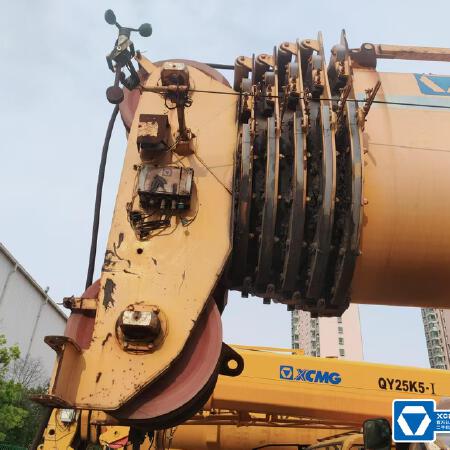 徐工XCT130汽车起重机