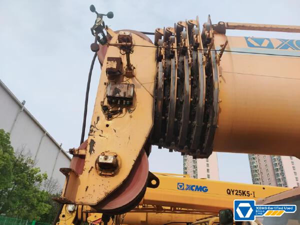 徐工XCT130汽車起重機