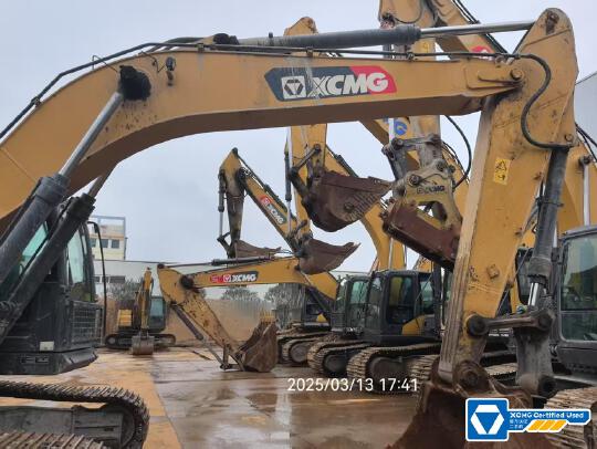 徐工XE245DK履带式挖掘机