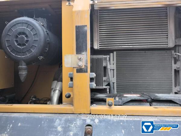 徐工XE245DK履带式挖掘机