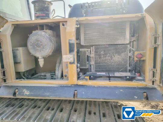 徐工XE270DK履帶式挖掘機