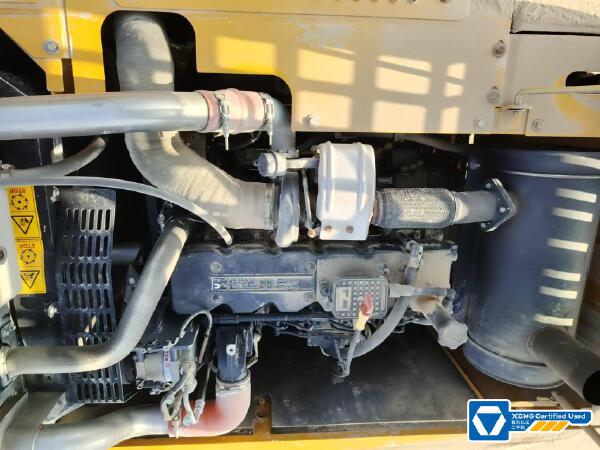 徐工XE270DK履帶式挖掘機