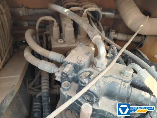 徐工XE270DK履帶式挖掘機