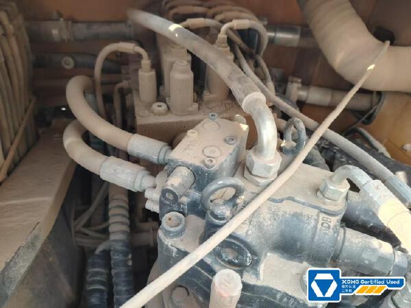 徐工XE270DK履帶式挖掘機