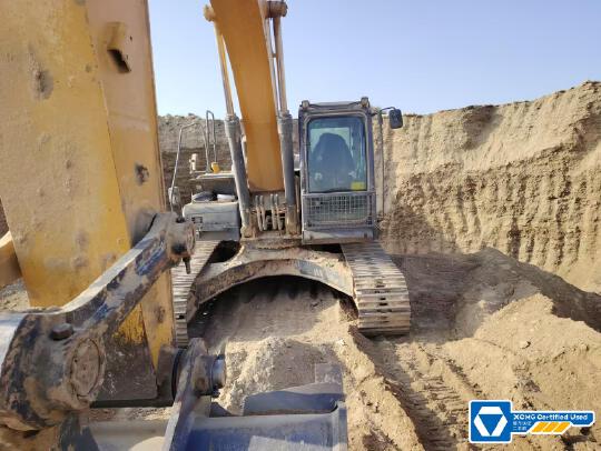 徐工XE270DK履帶式挖掘機