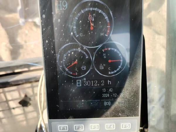 徐工XE270DK履帶式挖掘機