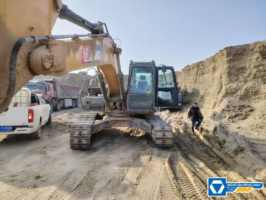 徐工XE270DK履帶式挖掘機