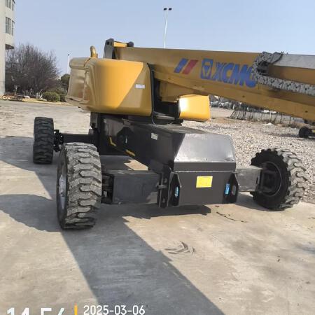 徐工GTBZ30S直臂式高空作业平台