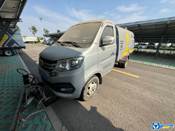 徐工DXA5032TYHA6路面養(yǎng)護車