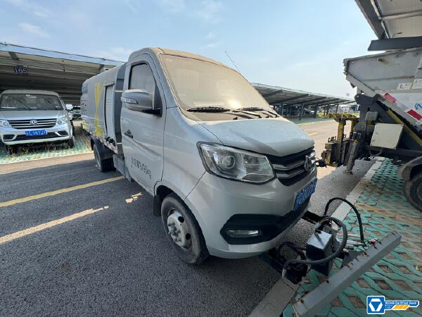 徐工DXA5032TYHA6路面養(yǎng)護車