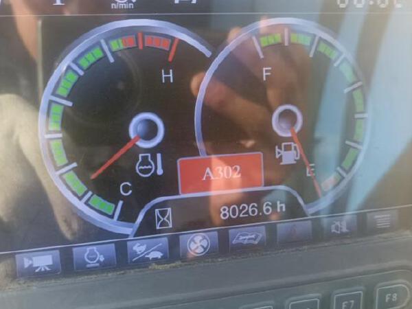 徐工XE700D履带式挖掘机