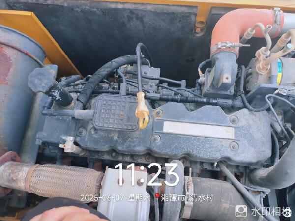 徐工XE270DK履帶式挖掘機(jī)