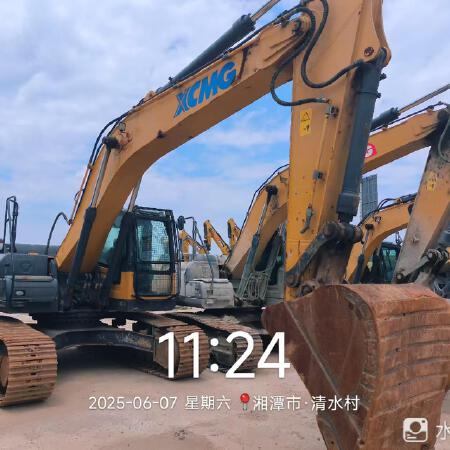 徐工XE270DK履带式挖掘机