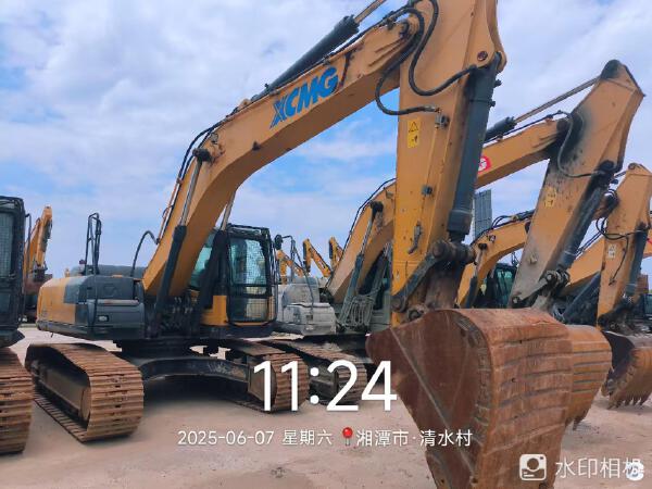 徐工XE270DK履帶式挖掘機(jī)