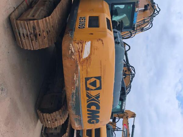 徐工XE270DK履帶式挖掘機(jī)