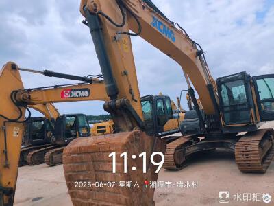 徐工XE270DK履帶式挖掘機