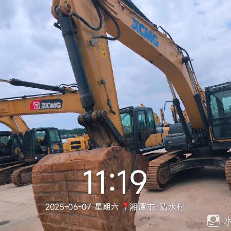 徐工XE270DK履带式挖掘机